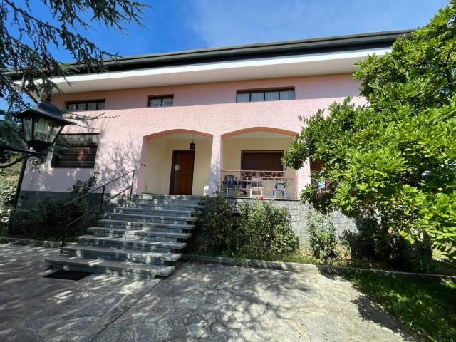 Villa in vendita a Lozzolo VC