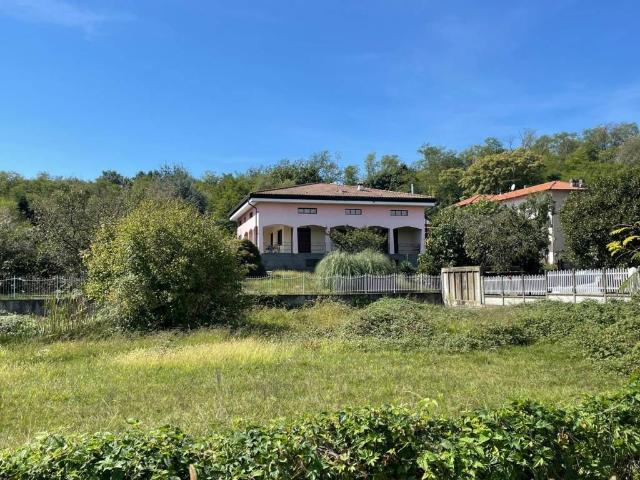 Villa in vendita a Lozzolo VC
