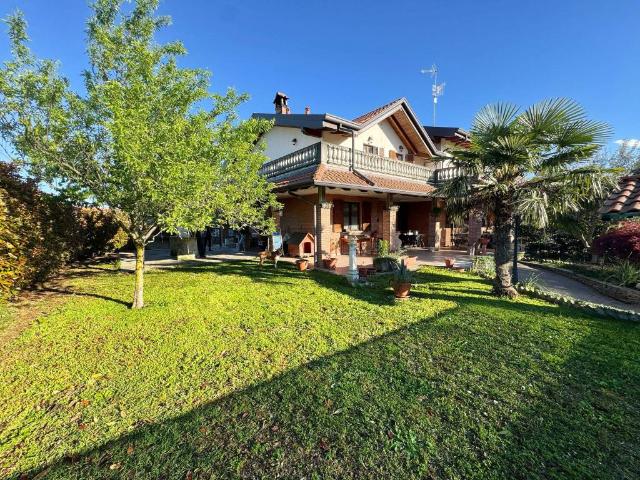 Villa in vendita a Locate Varesino CO