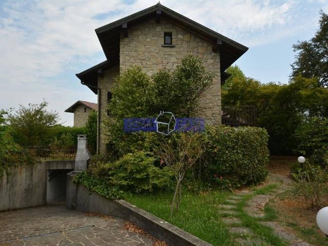 Villa in vendita a Lomagna LC