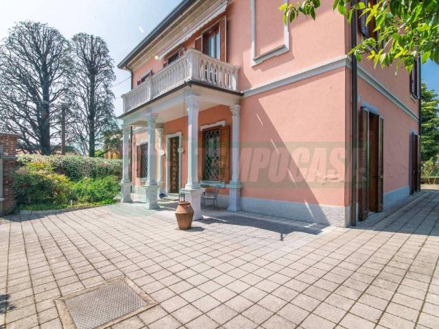 Villa in vendita a Lonate Ceppino VA