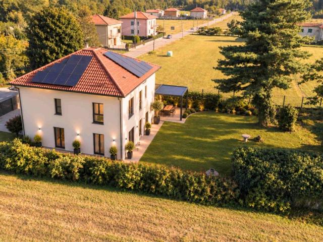Villa in vendita a Lonate Ceppino VA
