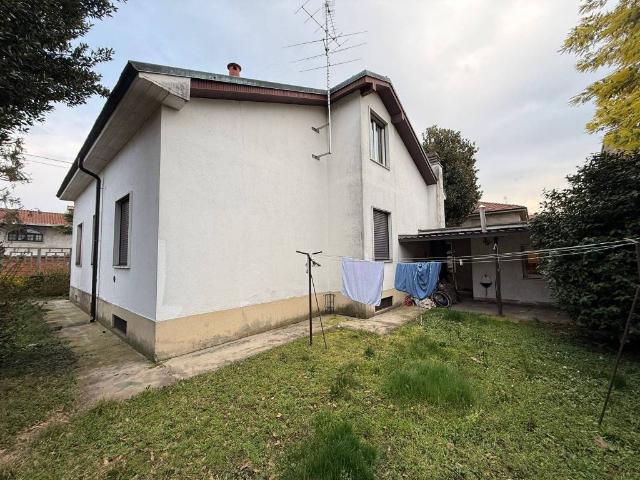 Villa in vendita a Lonate Pozzolo VA