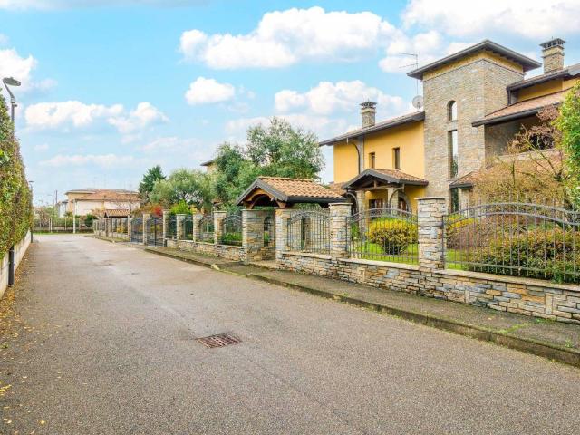 Villa in vendita a Lonate Pozzolo VA
