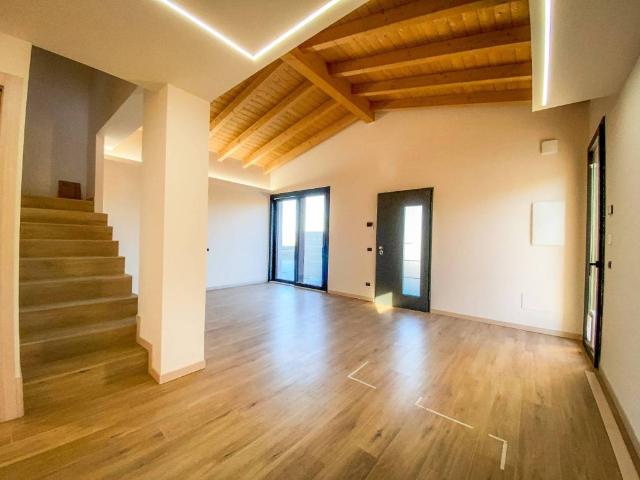 Villa in vendita a Lonato del Garda BS