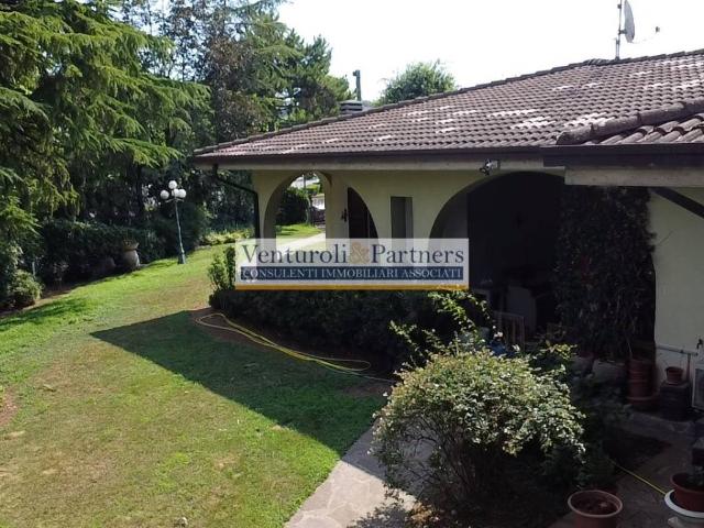 Villa in vendita a Lonato del Garda BS