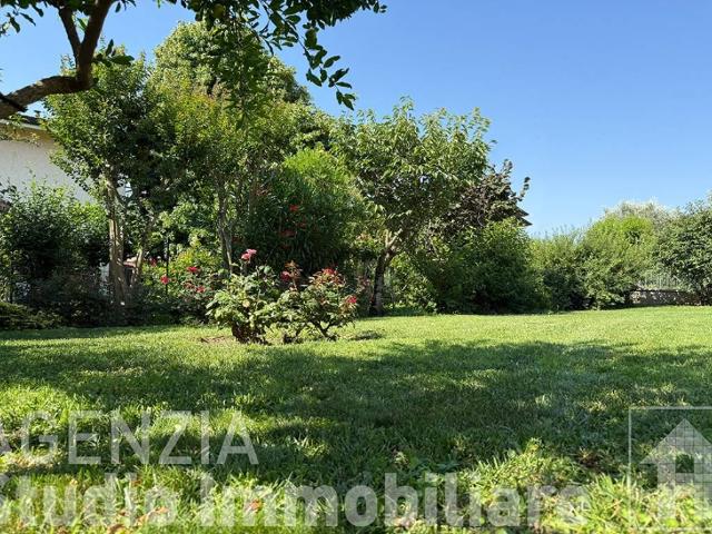 Villa in vendita a Lonato del Garda BS