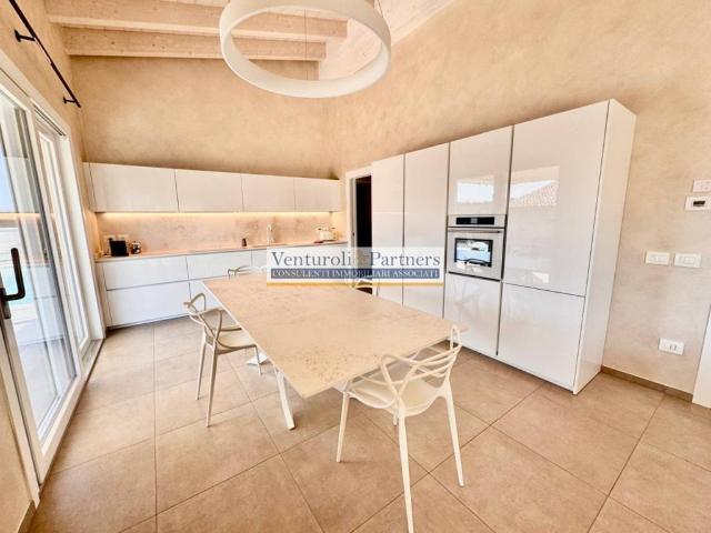 Villa in vendita a Lonato del Garda BS