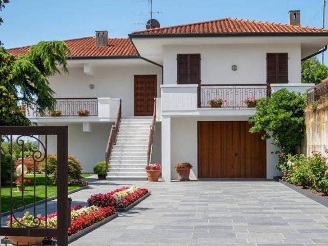Villa in vendita a Lonato del Garda BS