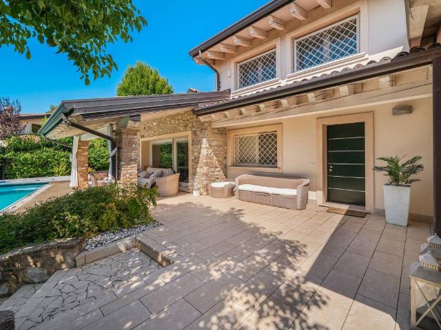 Villa in vendita a Lonato del Garda BS
