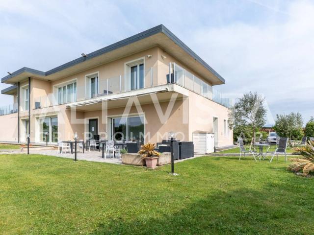 Villa in vendita a Lonato del Garda BS