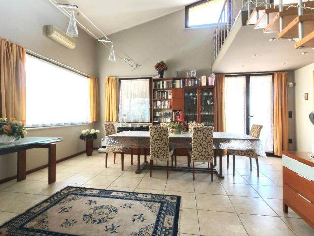 Villa in vendita a Lonato del Garda BS