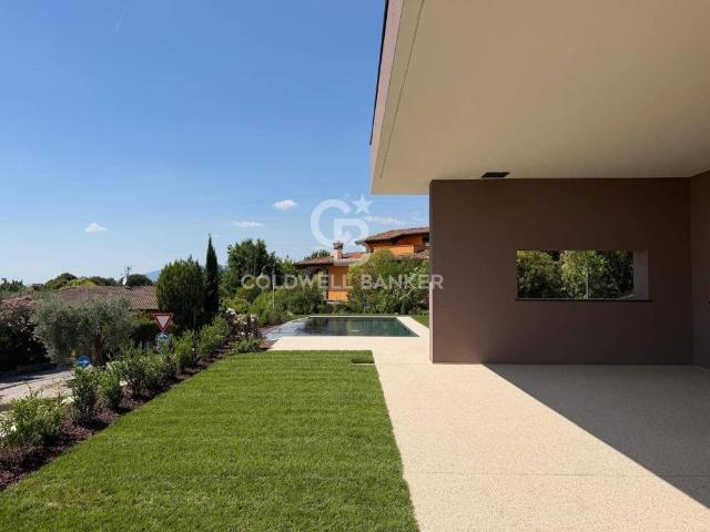Villa in vendita a Lonato del Garda BS
