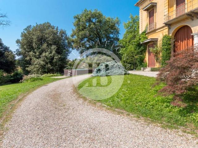 Villa in vendita a Longone al Segrino CO