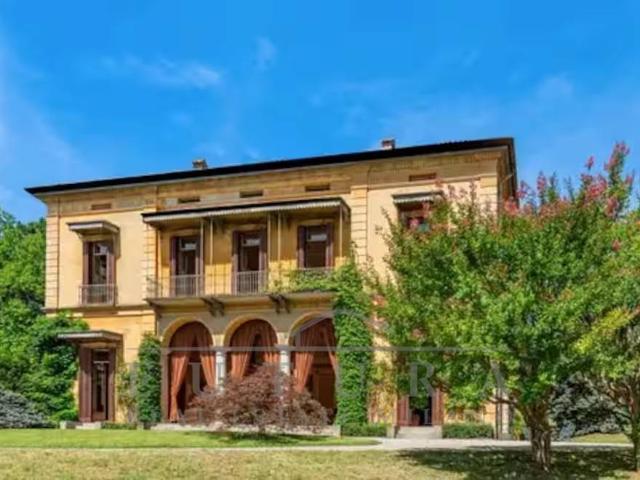 Villa in vendita a Longone al Segrino CO