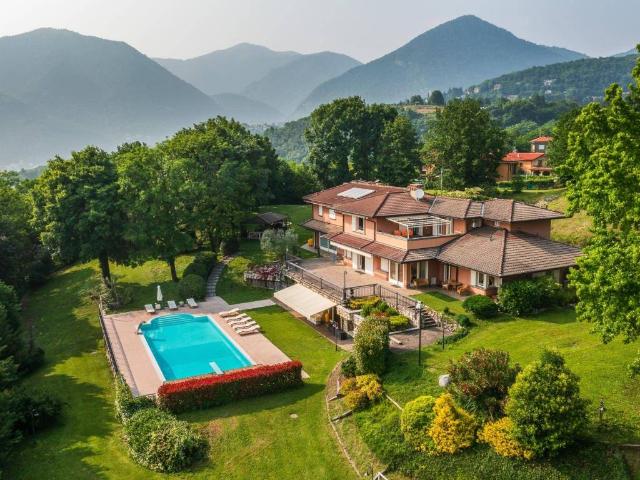 Villa in vendita a Longone al Segrino CO