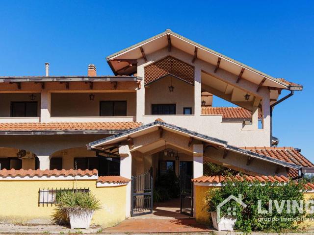 Villa in vendita a Loreto Aprutino PE