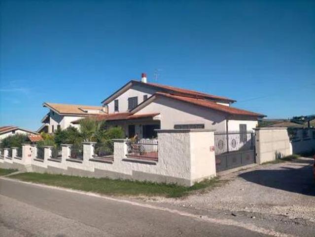 Villa in vendita a Loreto Aprutino PE