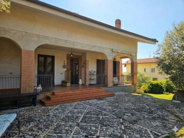 Villa in vendita a Loreto Aprutino PE