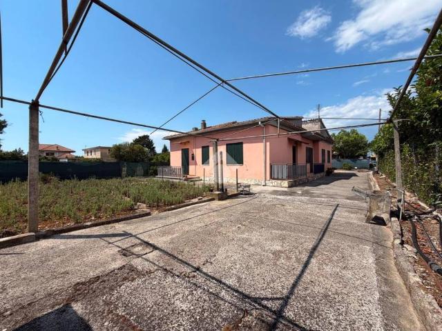 Villa in vendita a Latina LT