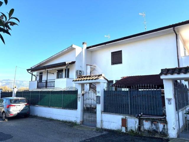 Villa in vendita a Latina LT