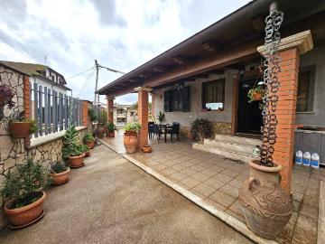 Villa in vendita a Latina LT
