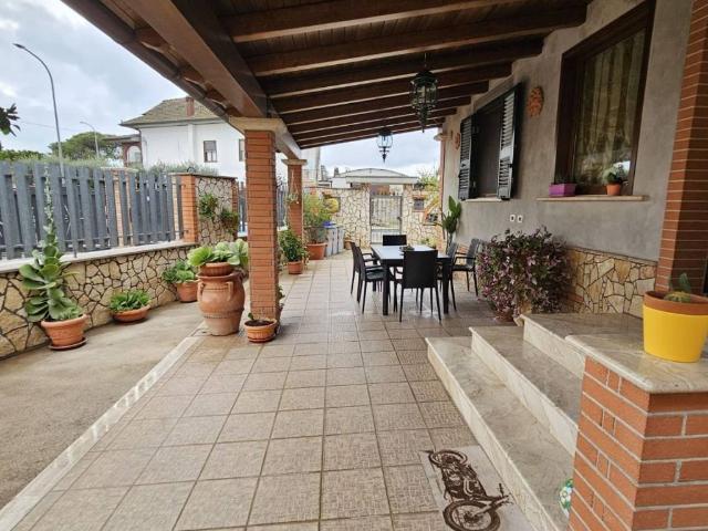 Villa in vendita a Latina LT