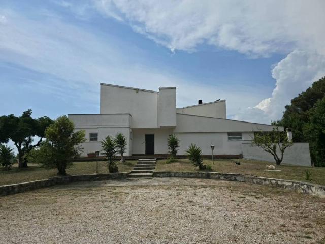 Villa in vendita a Latina LT