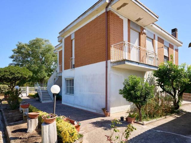 Villa in vendita a Latina LT
