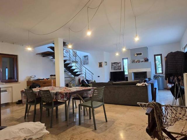 Villa in vendita a Latina LT