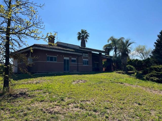 Villa in vendita a Latina LT