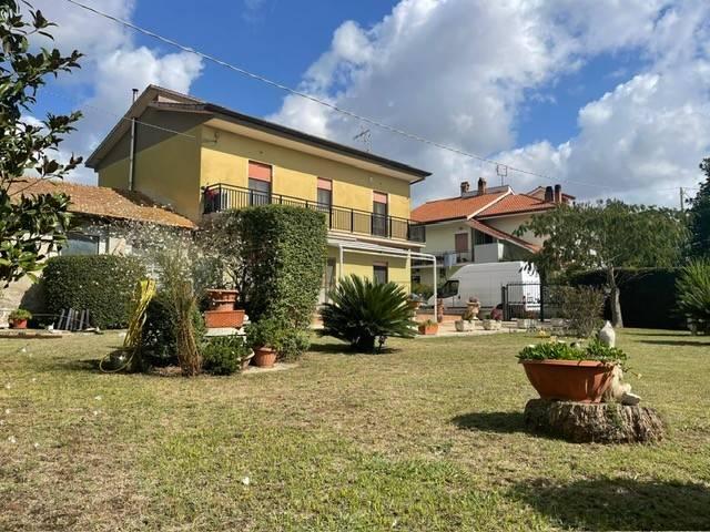 Villa in vendita a Latina LT