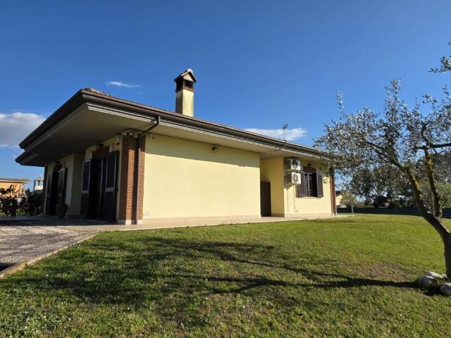 Villa in vendita a Latina LT