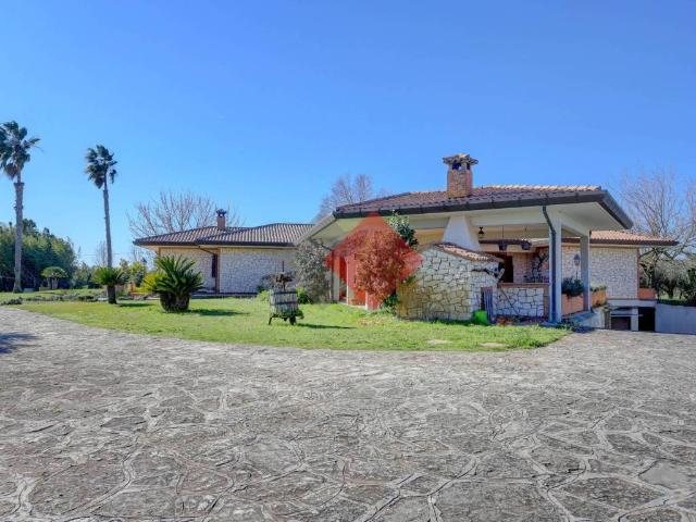Villa in vendita a Latina LT