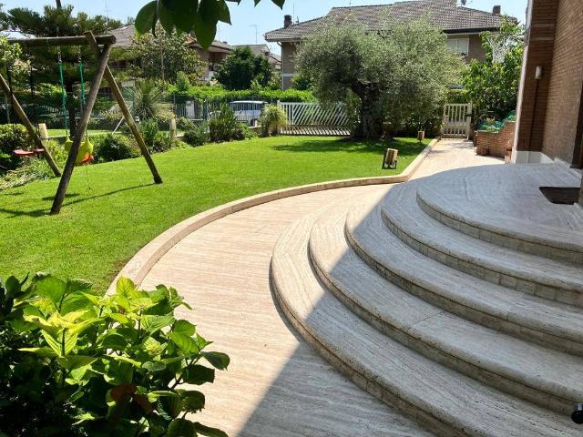 Villa in vendita a Latina LT