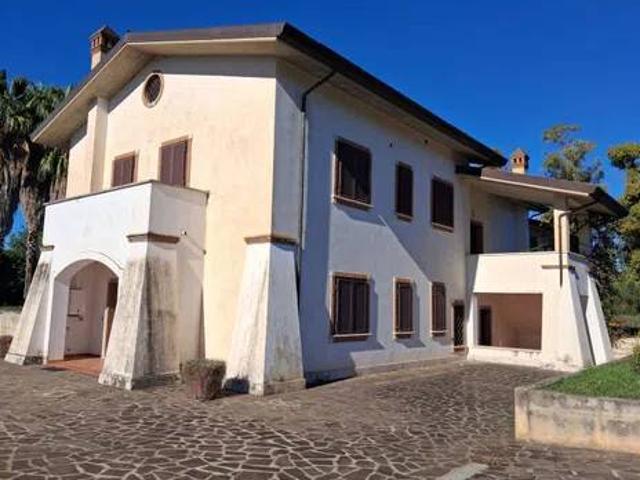 Villa in vendita a Latina LT