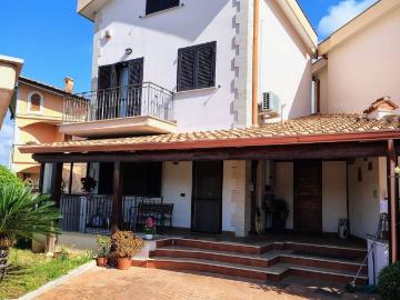 Villa in vendita a Latina LT