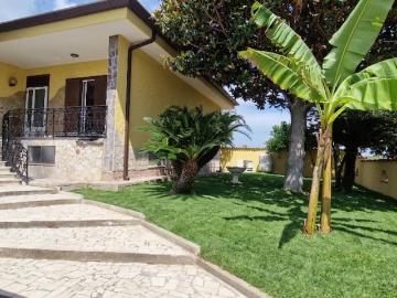 Villa in vendita a Latina LT