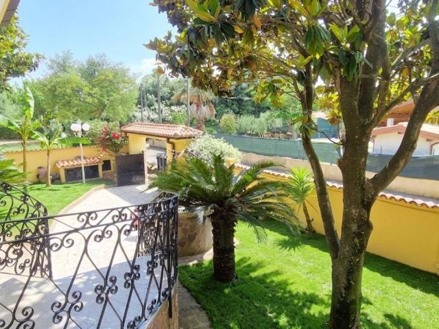 Villa in vendita a Latina LT
