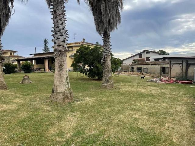 Villa in vendita a Latina LT