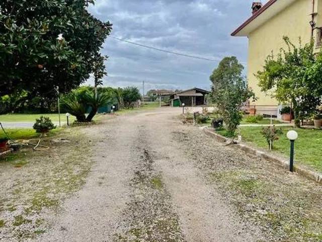 Villa in vendita a Latina LT