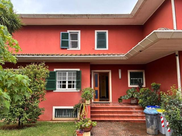 Villa in vendita a Latina LT