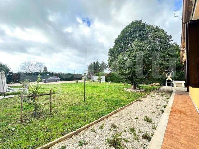 Villa in vendita a Latina LT
