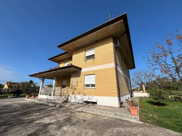 Villa in vendita a Latina LT