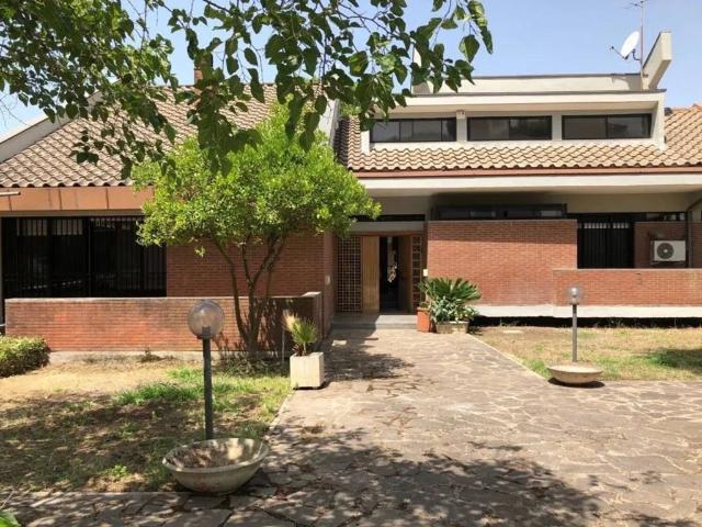 Villa in vendita a Latina LT