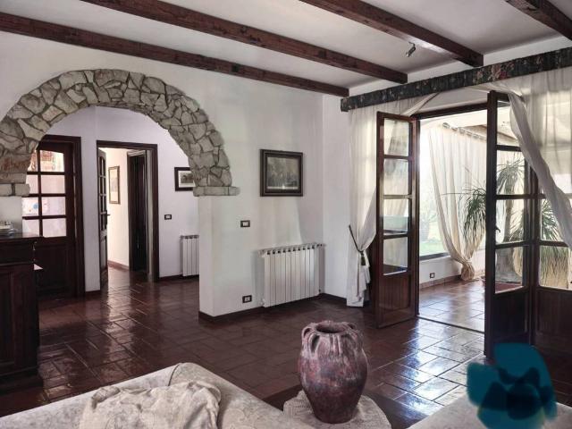 Villa in vendita a Latina LT