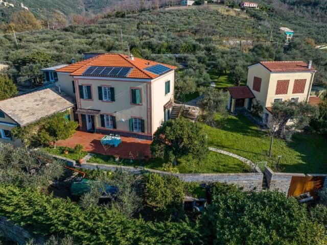 Villa in vendita a Lavagna GE