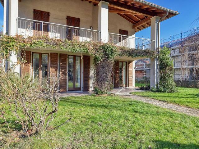 Villa in vendita a Lavena Ponte Tresa VA
