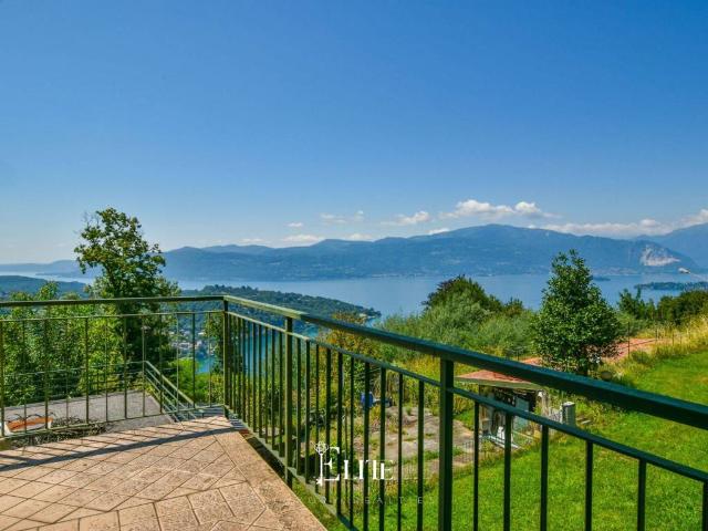 Villa in vendita a Laveno Mombello VA