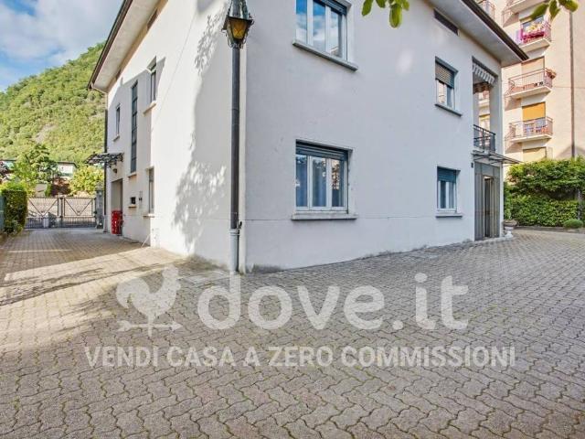 Villa in vendita a Laveno Mombello VA